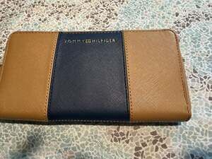 Tommy Hilfiger Legacy Stripe Tan and Navy Saffiano Leather Zip Around Wallet